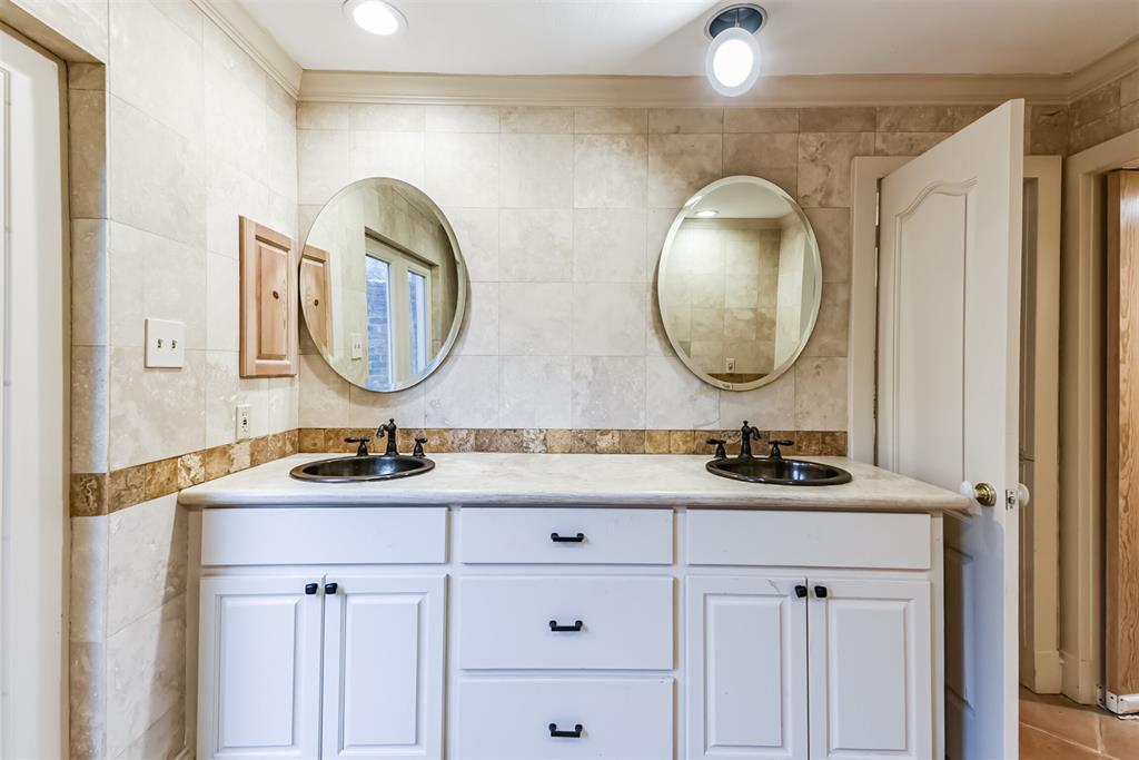 10219 1.5 Chevy Chase Drive, Houston, Texas 77042, 4 Bedrooms Bedrooms, 9 Rooms Rooms,2 BathroomsBathrooms,Single-family,For Sale,Chevy Chase,51997793