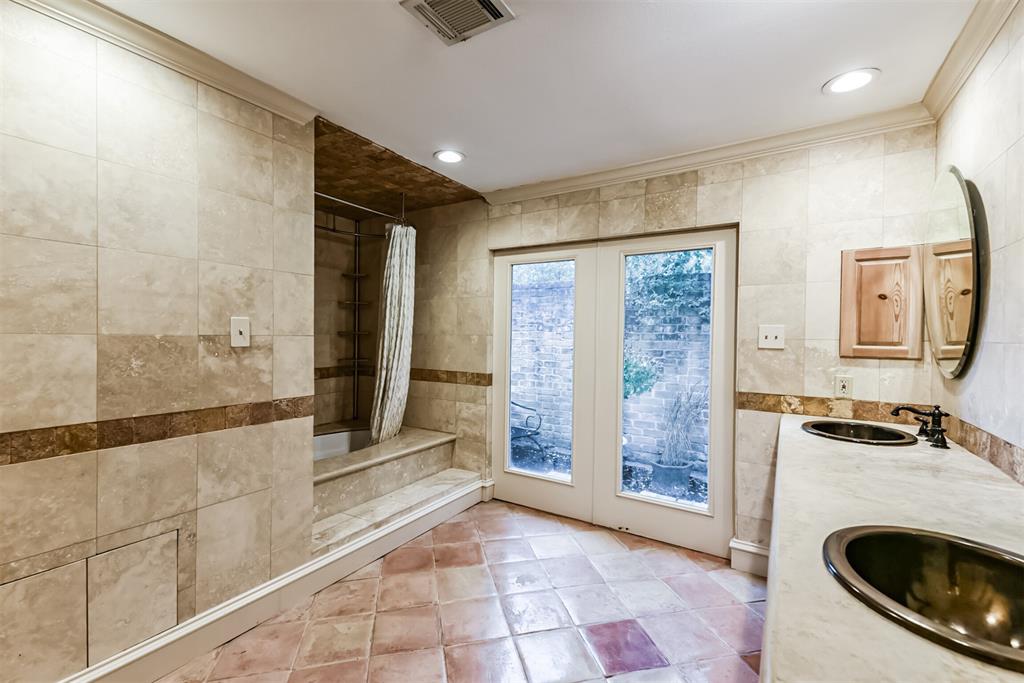 10219 1.5 Chevy Chase Drive, Houston, Texas 77042, 4 Bedrooms Bedrooms, 9 Rooms Rooms,2 BathroomsBathrooms,Single-family,For Sale,Chevy Chase,51997793