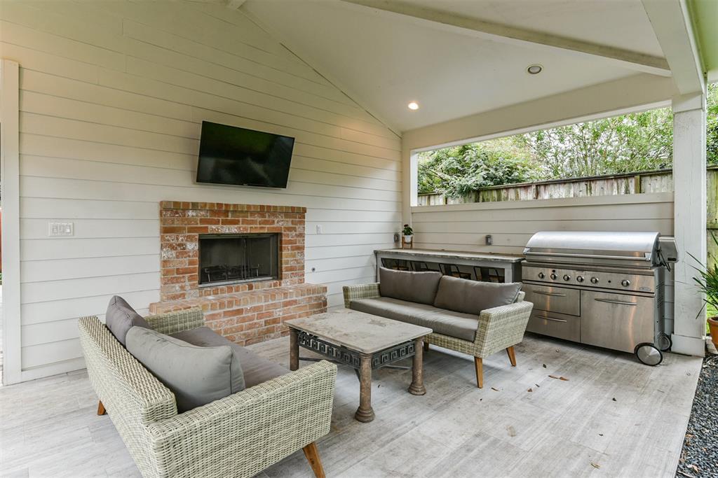 10219 1.5 Chevy Chase Drive, Houston, Texas 77042, 4 Bedrooms Bedrooms, 9 Rooms Rooms,2 BathroomsBathrooms,Single-family,For Sale,Chevy Chase,51997793