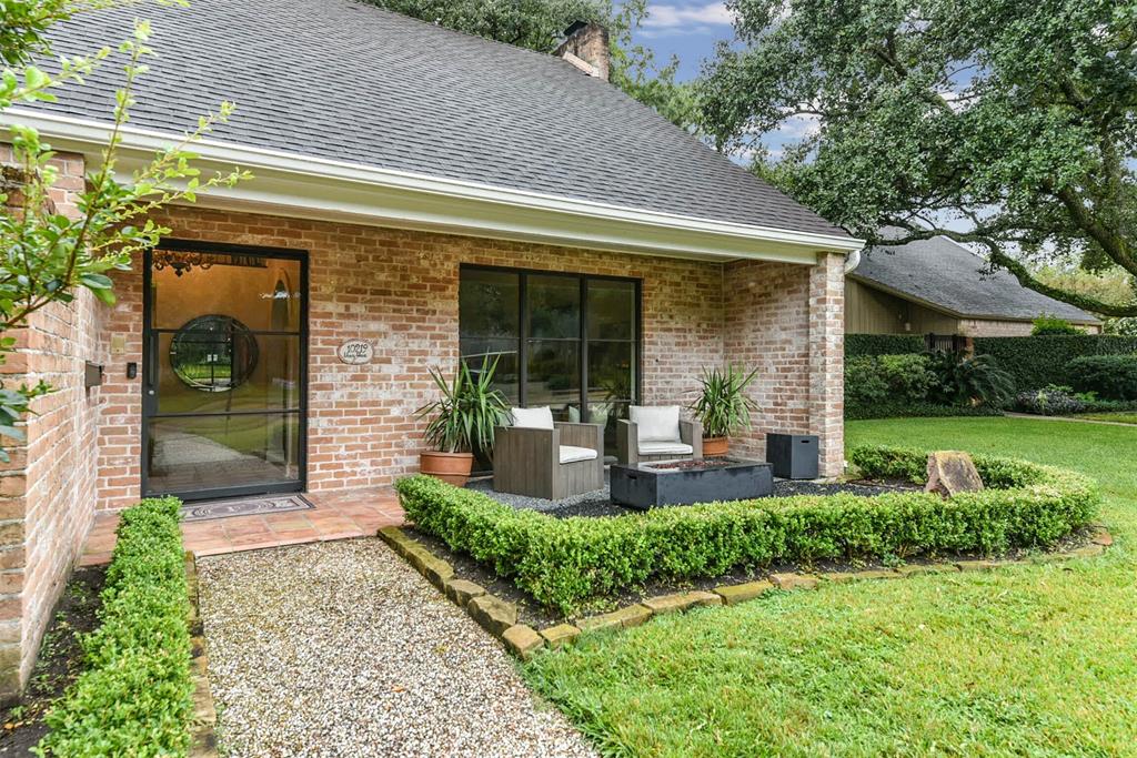 10219 1.5 Chevy Chase Drive, Houston, Texas 77042, 4 Bedrooms Bedrooms, 9 Rooms Rooms,2 BathroomsBathrooms,Single-family,For Sale,Chevy Chase,51997793