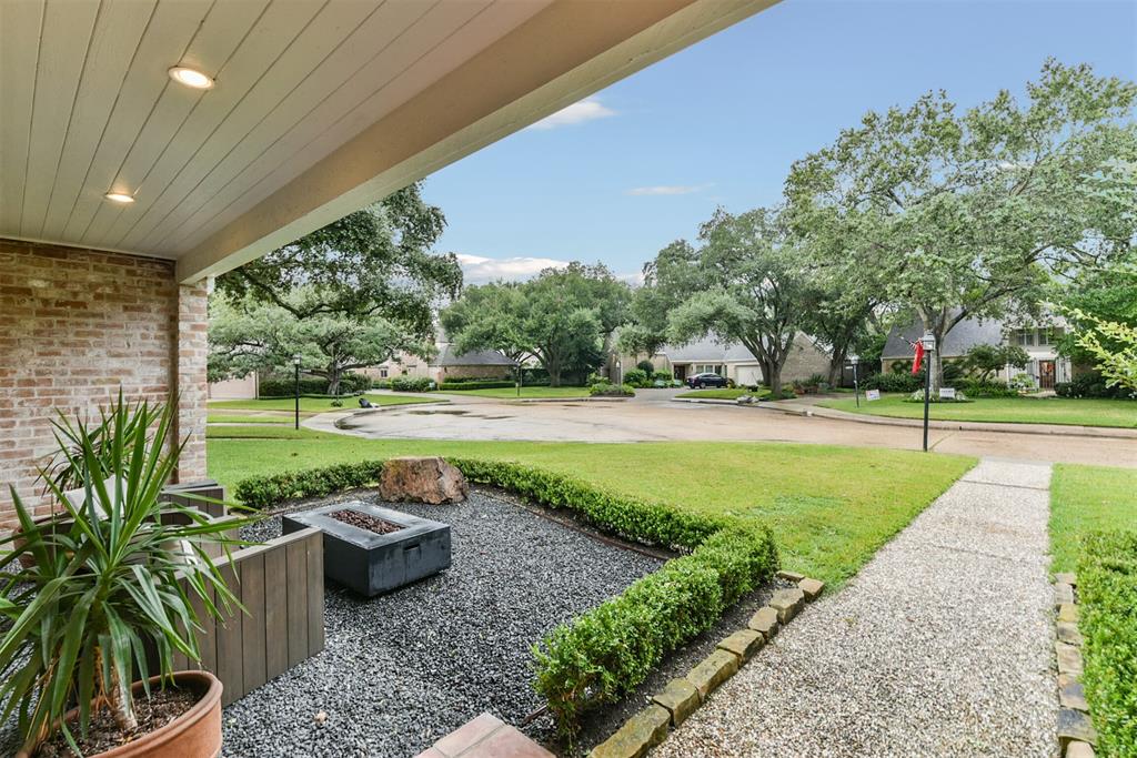 10219 1.5 Chevy Chase Drive, Houston, Texas 77042, 4 Bedrooms Bedrooms, 9 Rooms Rooms,2 BathroomsBathrooms,Single-family,For Sale,Chevy Chase,51997793