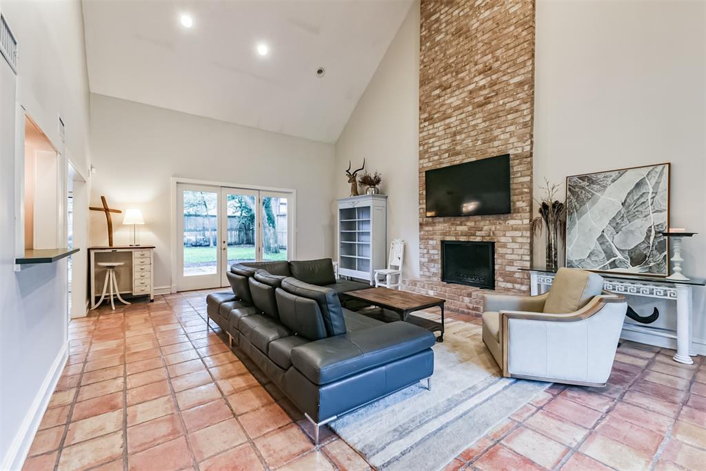 10219 1.5 Chevy Chase Drive, Houston, Texas 77042, 4 Bedrooms Bedrooms, 9 Rooms Rooms,2 BathroomsBathrooms,Single-family,For Sale,Chevy Chase,51997793