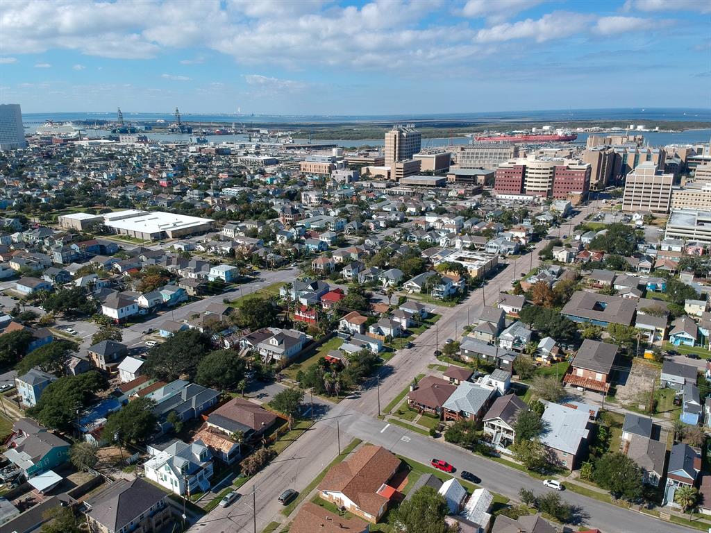 809 1 Sealy Street, Galveston, Texas 77550, 2 Bedrooms Bedrooms, 2 Rooms Rooms,2 BathroomsBathrooms,Single-family,For Sale,Sealy,50345570