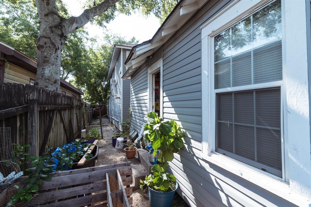 5110 1 Avenue H, Houston, Texas 77011, 2 Bedrooms Bedrooms, 2 Rooms Rooms,1 BathroomBathrooms,Single-family,For Sale,Avenue H,4146150