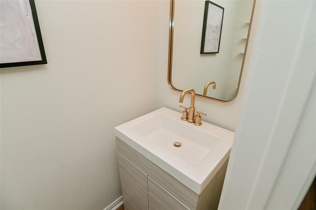 12612 2 Rip Van Winkle Drive, Houston, Texas 77024, 3 Bedrooms Bedrooms, 8 Rooms Rooms,2 BathroomsBathrooms,Townhouse/condo,For Sale,Rip Van Winkle,55976326