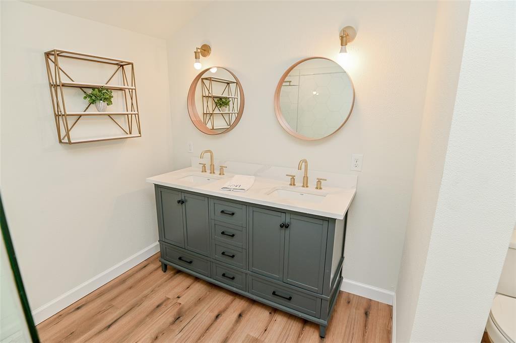 12612 2 Rip Van Winkle Drive, Houston, Texas 77024, 3 Bedrooms Bedrooms, 8 Rooms Rooms,2 BathroomsBathrooms,Townhouse/condo,For Sale,Rip Van Winkle,55976326