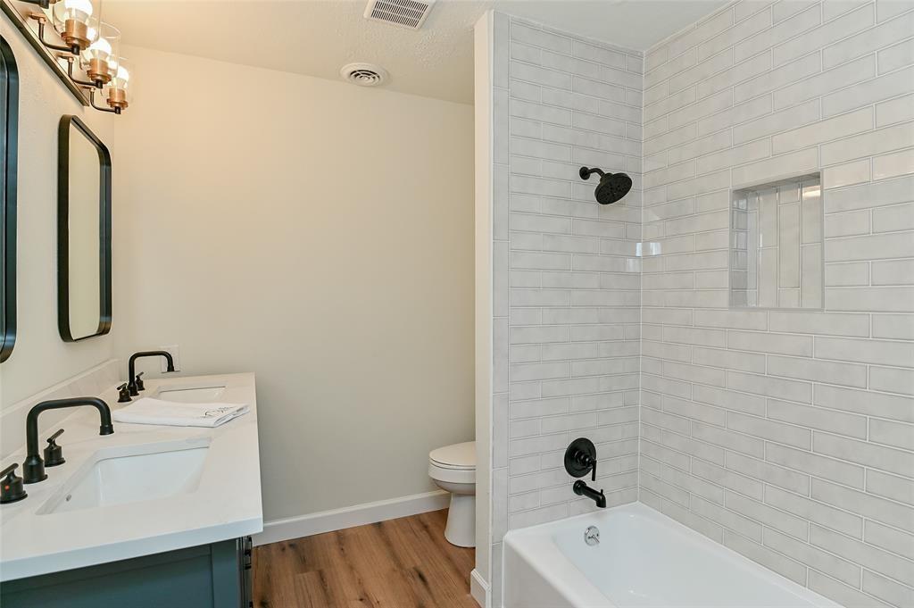 12612 2 Rip Van Winkle Drive, Houston, Texas 77024, 3 Bedrooms Bedrooms, 8 Rooms Rooms,2 BathroomsBathrooms,Townhouse/condo,For Sale,Rip Van Winkle,55976326