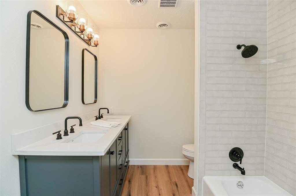 12612 2 Rip Van Winkle Drive, Houston, Texas 77024, 3 Bedrooms Bedrooms, 8 Rooms Rooms,2 BathroomsBathrooms,Townhouse/condo,For Sale,Rip Van Winkle,55976326