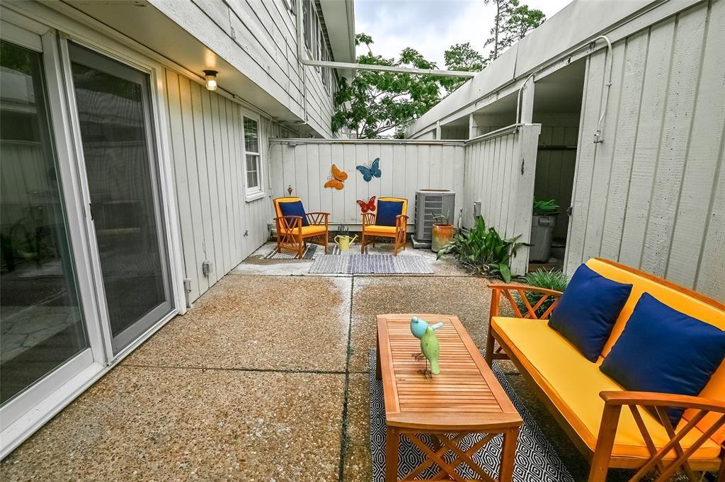 12612 2 Rip Van Winkle Drive, Houston, Texas 77024, 3 Bedrooms Bedrooms, 8 Rooms Rooms,2 BathroomsBathrooms,Townhouse/condo,For Sale,Rip Van Winkle,55976326