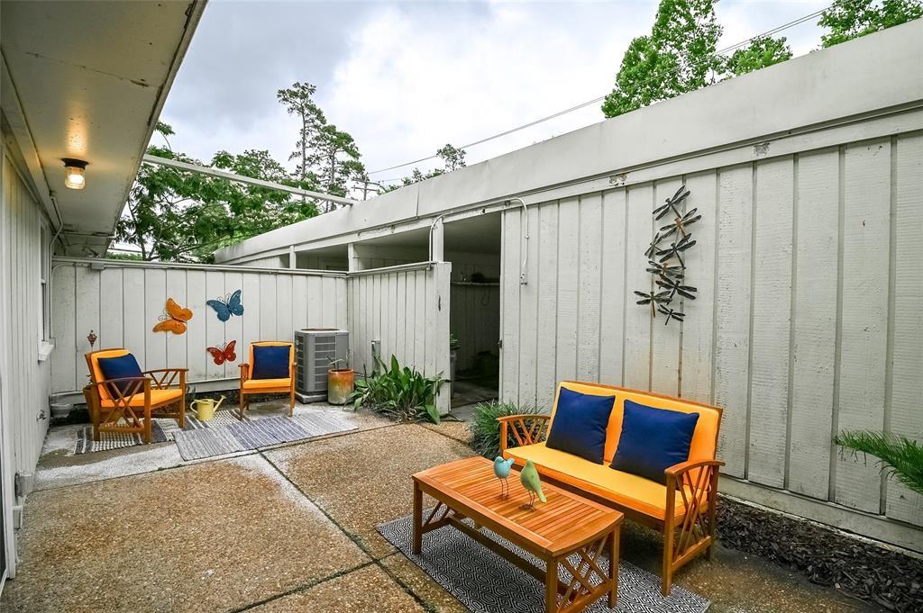 12612 2 Rip Van Winkle Drive, Houston, Texas 77024, 3 Bedrooms Bedrooms, 8 Rooms Rooms,2 BathroomsBathrooms,Townhouse/condo,For Sale,Rip Van Winkle,55976326