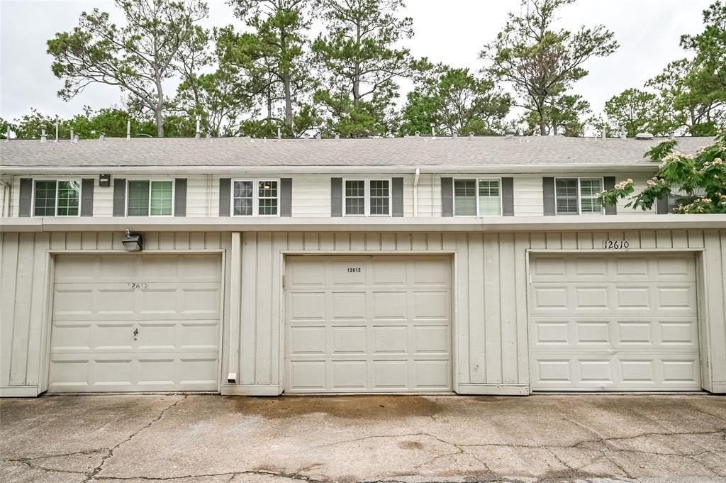 12612 2 Rip Van Winkle Drive, Houston, Texas 77024, 3 Bedrooms Bedrooms, 8 Rooms Rooms,2 BathroomsBathrooms,Townhouse/condo,For Sale,Rip Van Winkle,55976326