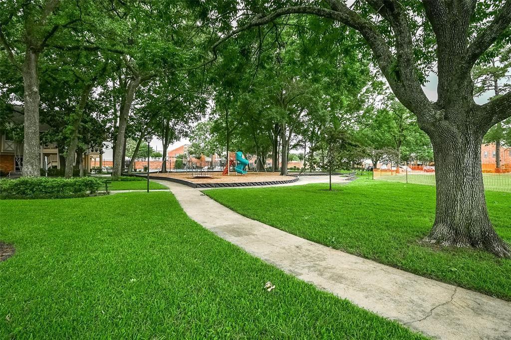 12612 2 Rip Van Winkle Drive, Houston, Texas 77024, 3 Bedrooms Bedrooms, 8 Rooms Rooms,2 BathroomsBathrooms,Townhouse/condo,For Sale,Rip Van Winkle,55976326