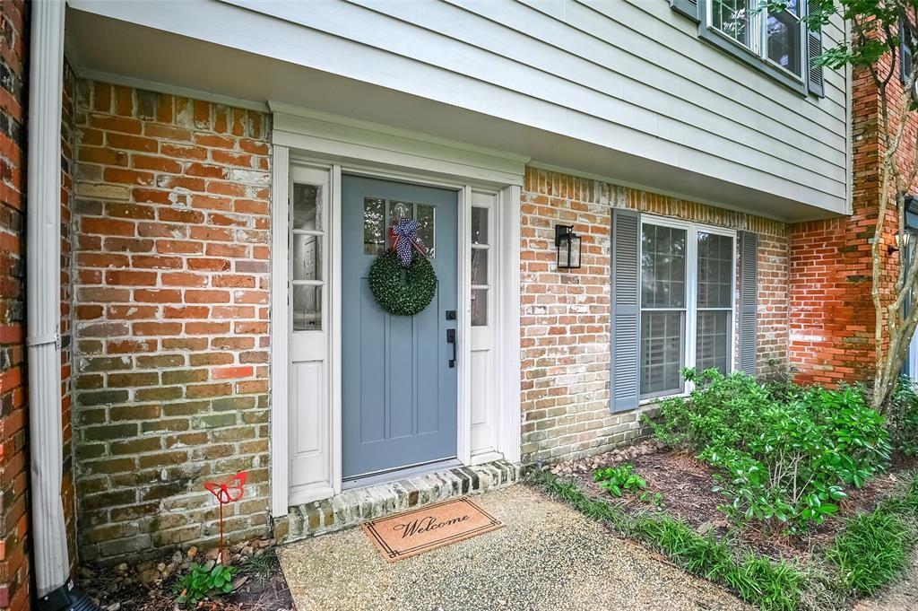 12612 2 Rip Van Winkle Drive, Houston, Texas 77024, 3 Bedrooms Bedrooms, 8 Rooms Rooms,2 BathroomsBathrooms,Townhouse/condo,For Sale,Rip Van Winkle,55976326