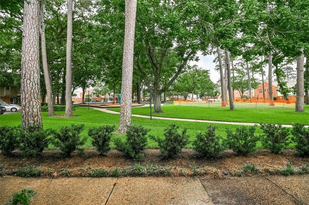 12612 2 Rip Van Winkle Drive, Houston, Texas 77024, 3 Bedrooms Bedrooms, 8 Rooms Rooms,2 BathroomsBathrooms,Townhouse/condo,For Sale,Rip Van Winkle,55976326
