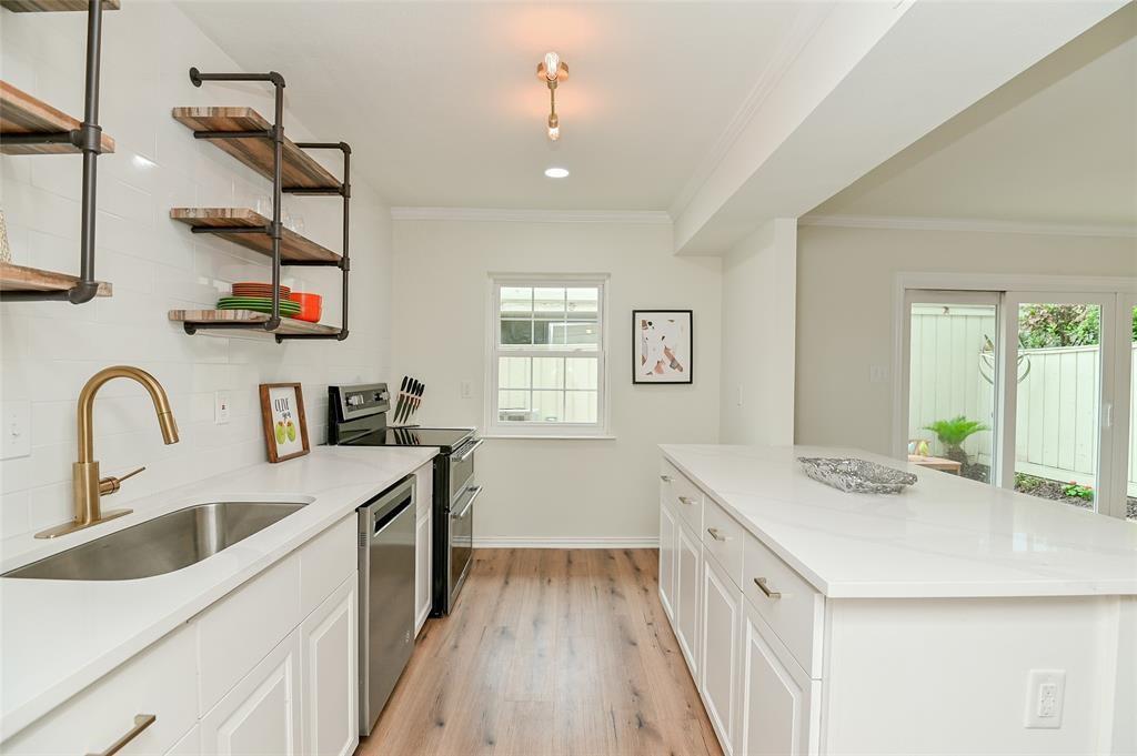 12612 2 Rip Van Winkle Drive, Houston, Texas 77024, 3 Bedrooms Bedrooms, 8 Rooms Rooms,2 BathroomsBathrooms,Townhouse/condo,For Sale,Rip Van Winkle,55976326