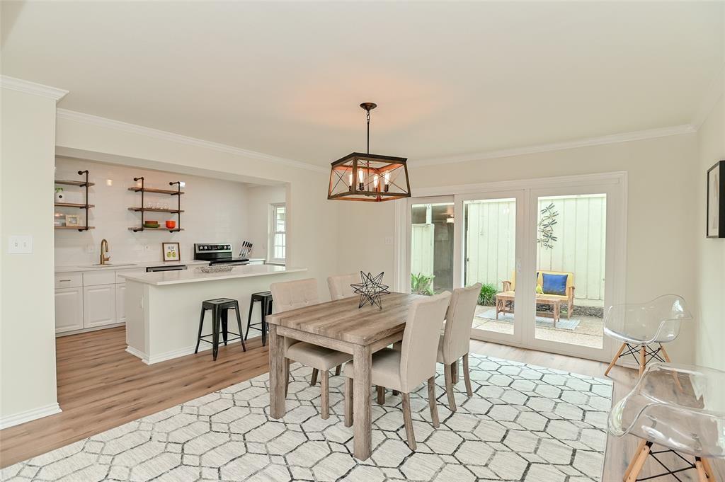 12612 2 Rip Van Winkle Drive, Houston, Texas 77024, 3 Bedrooms Bedrooms, 8 Rooms Rooms,2 BathroomsBathrooms,Townhouse/condo,For Sale,Rip Van Winkle,55976326