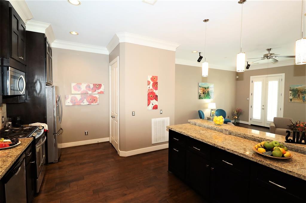 2635 3 Ashland Street, Houston, Texas 77008, 3 Bedrooms Bedrooms, 6 Rooms Rooms,3 BathroomsBathrooms,Townhouse/condo,For Sale,Ashland,67117978