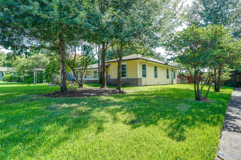 802 1 Nashua Street, Houston, Texas 77008, 3 Bedrooms Bedrooms, 8 Rooms Rooms,3 BathroomsBathrooms,Single-family,For Sale,Nashua,20962732