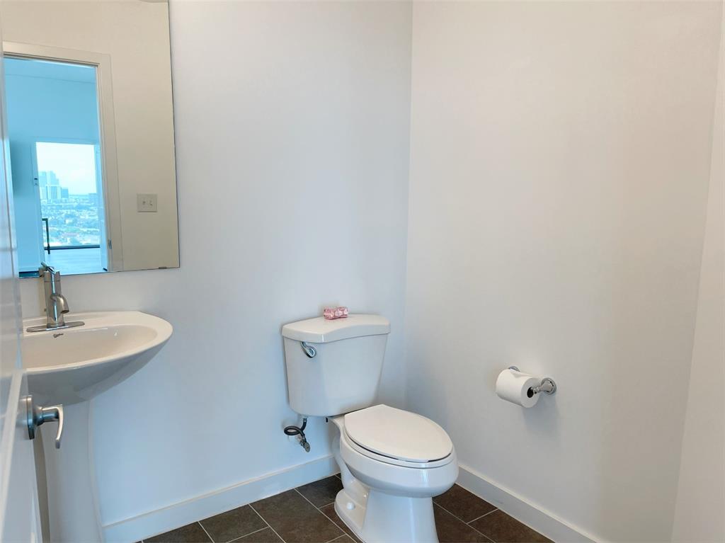 5925 Almeda Road, Houston, Texas 77004, 2 Bedrooms Bedrooms, 5 Rooms Rooms,2 BathroomsBathrooms,Mid/hi-rise Condo,For Sale,THE MOSAIC ON HERMANN PARK,Almeda,39080454