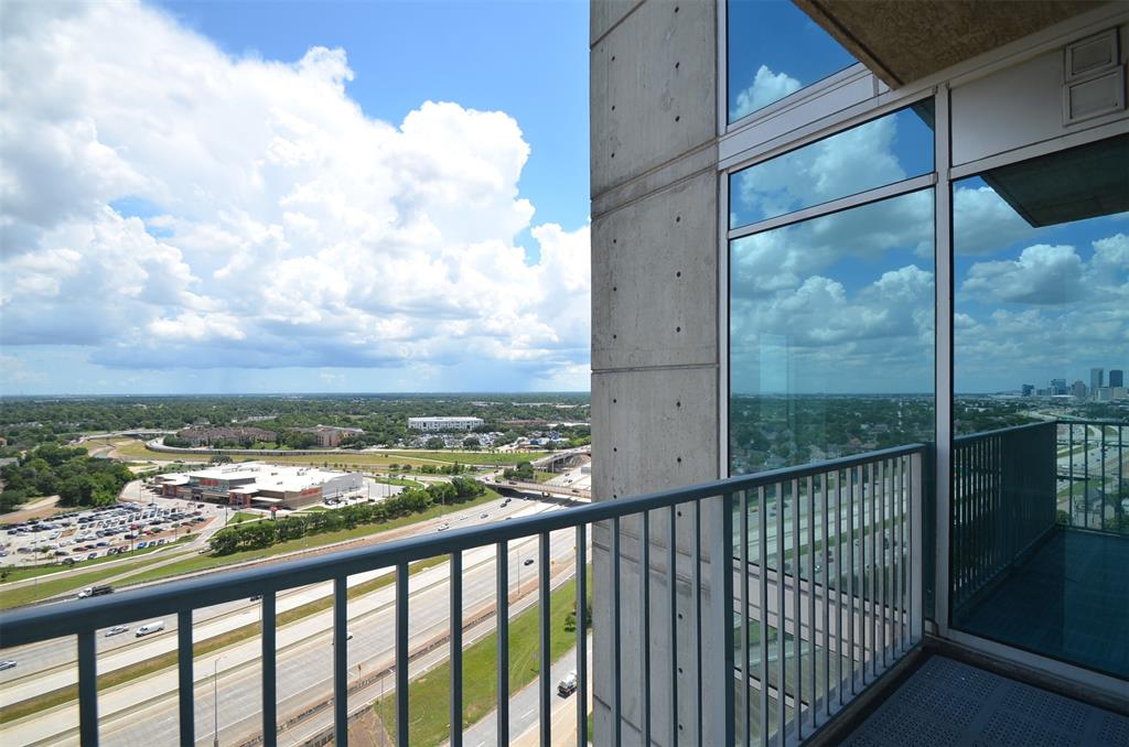 5925 Almeda Road, Houston, Texas 77004, 2 Bedrooms Bedrooms, 5 Rooms Rooms,2 BathroomsBathrooms,Mid/hi-rise Condo,For Sale,THE MOSAIC ON HERMANN PARK,Almeda,39080454