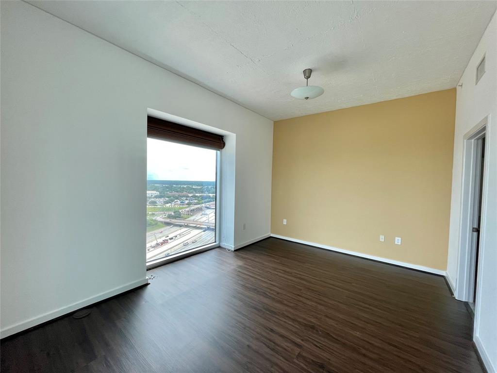 5925 Almeda Road, Houston, Texas 77004, 2 Bedrooms Bedrooms, 5 Rooms Rooms,2 BathroomsBathrooms,Mid/hi-rise Condo,For Sale,THE MOSAIC ON HERMANN PARK,Almeda,39080454