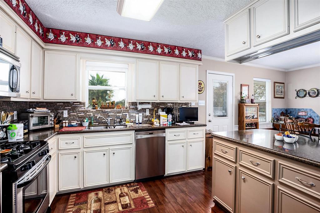 10506 2 County Road 200, Alvin, Texas 77511, 2 Bedrooms Bedrooms, 2 Rooms Rooms,3 BathroomsBathrooms,Single-family,For Sale,County Road 200,52595571