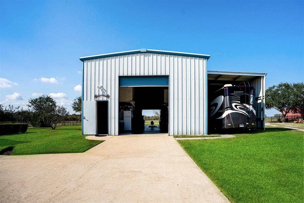 10506 2 County Road 200, Alvin, Texas 77511, 2 Bedrooms Bedrooms, 2 Rooms Rooms,3 BathroomsBathrooms,Single-family,For Sale,County Road 200,52595571