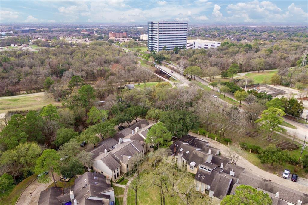 660 2 Eldridge Parkway, Houston, Texas 77079, 3 Bedrooms Bedrooms, 7 Rooms Rooms,2 BathroomsBathrooms,Townhouse/condo,For Sale,Eldridge,65864237