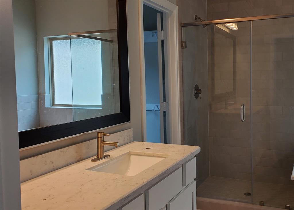 4008 3 Centre Glen Drive, Houston, Texas 77043, 4 Bedrooms Bedrooms, 12 Rooms Rooms,3 BathroomsBathrooms,Single-family,For Sale,Centre Glen,68879871
