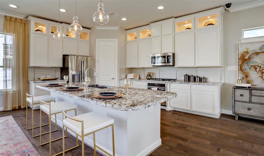 4008 3 Centre Glen Drive, Houston, Texas 77043, 4 Bedrooms Bedrooms, 12 Rooms Rooms,3 BathroomsBathrooms,Single-family,For Sale,Centre Glen,68879871