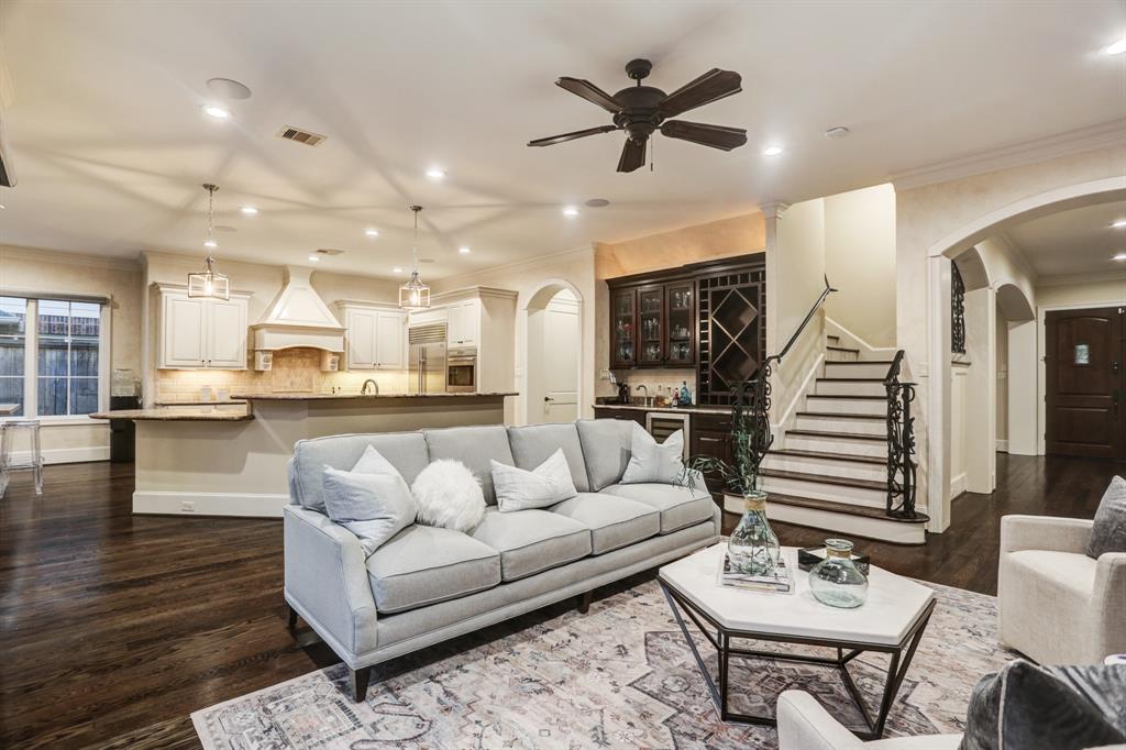 3919 3 Drake Street, Houston, Texas 77005, 4 Bedrooms Bedrooms, 10 Rooms Rooms,3 BathroomsBathrooms,Single-family,For Sale,Drake,71329356