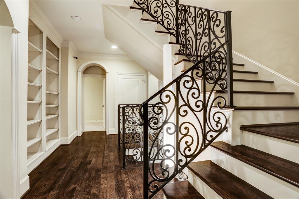 3919 3 Drake Street, Houston, Texas 77005, 4 Bedrooms Bedrooms, 10 Rooms Rooms,3 BathroomsBathrooms,Single-family,For Sale,Drake,71329356