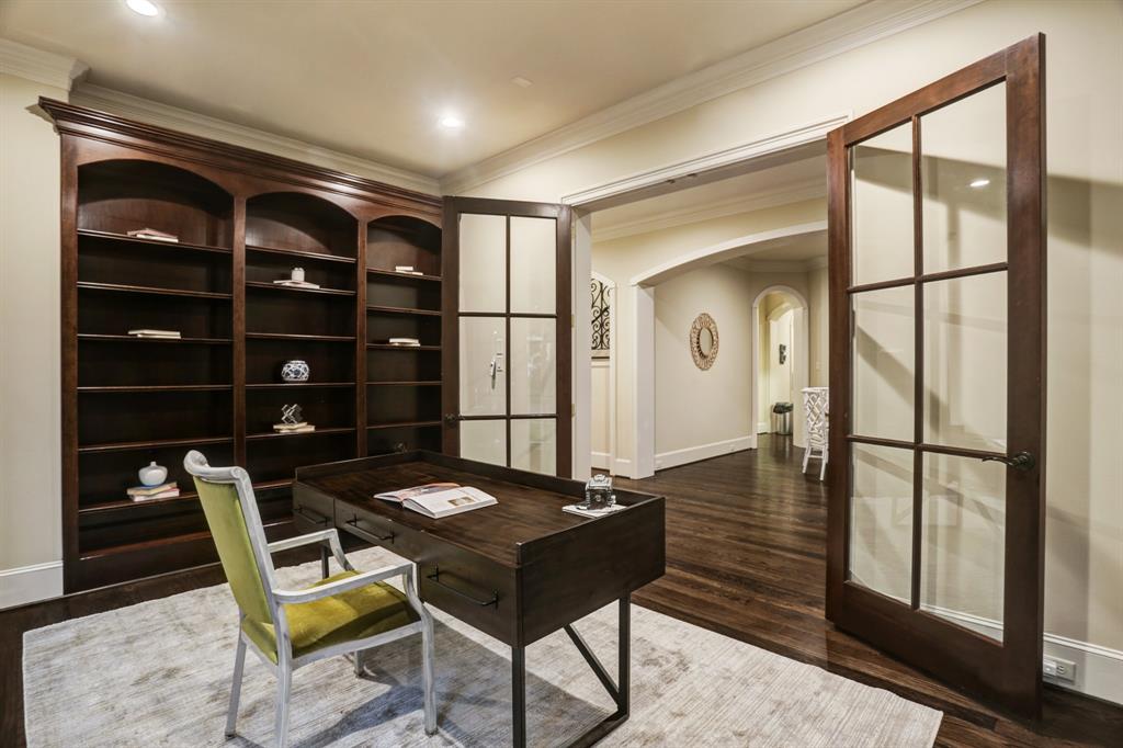 3919 3 Drake Street, Houston, Texas 77005, 4 Bedrooms Bedrooms, 10 Rooms Rooms,3 BathroomsBathrooms,Single-family,For Sale,Drake,71329356
