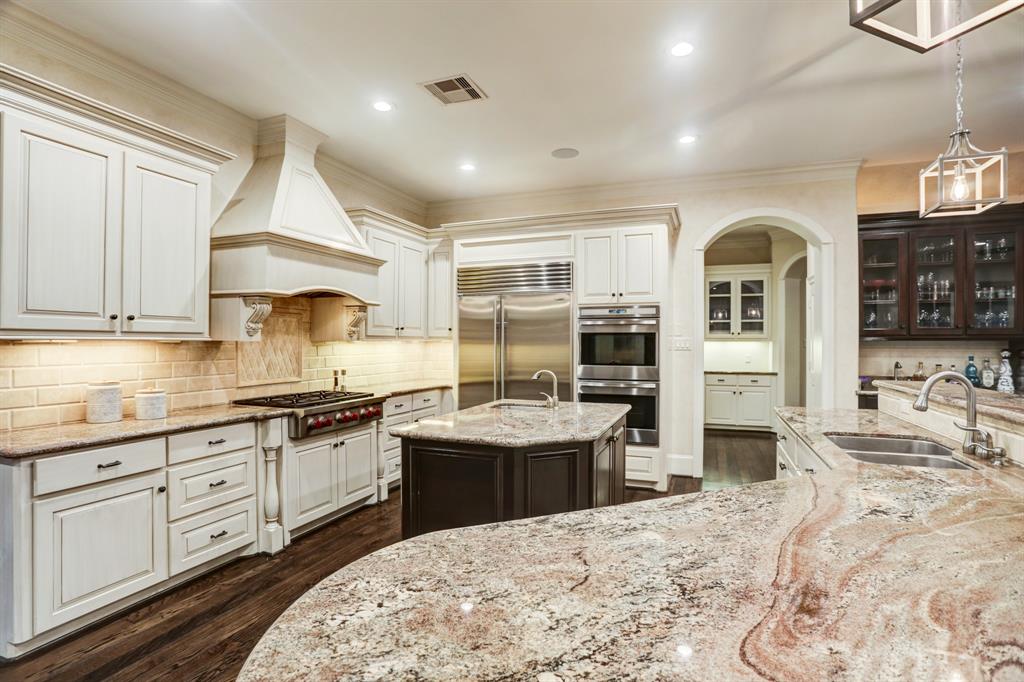 3919 3 Drake Street, Houston, Texas 77005, 4 Bedrooms Bedrooms, 10 Rooms Rooms,3 BathroomsBathrooms,Single-family,For Sale,Drake,71329356