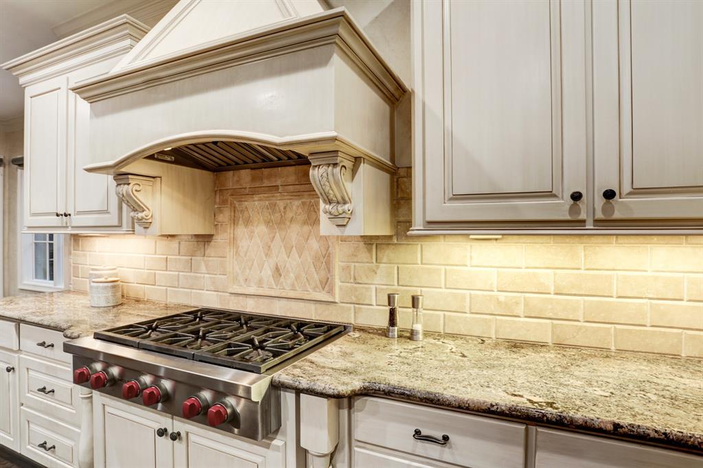 3919 3 Drake Street, Houston, Texas 77005, 4 Bedrooms Bedrooms, 10 Rooms Rooms,3 BathroomsBathrooms,Single-family,For Sale,Drake,71329356