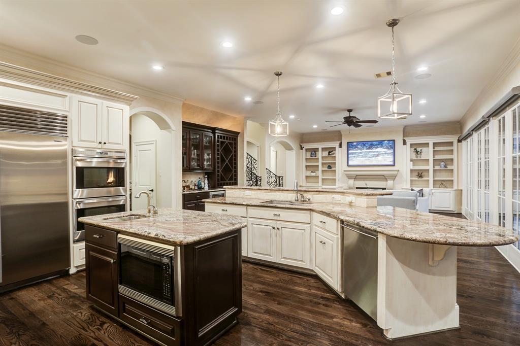 3919 3 Drake Street, Houston, Texas 77005, 4 Bedrooms Bedrooms, 10 Rooms Rooms,3 BathroomsBathrooms,Single-family,For Sale,Drake,71329356
