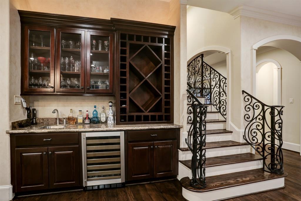 3919 3 Drake Street, Houston, Texas 77005, 4 Bedrooms Bedrooms, 10 Rooms Rooms,3 BathroomsBathrooms,Single-family,For Sale,Drake,71329356