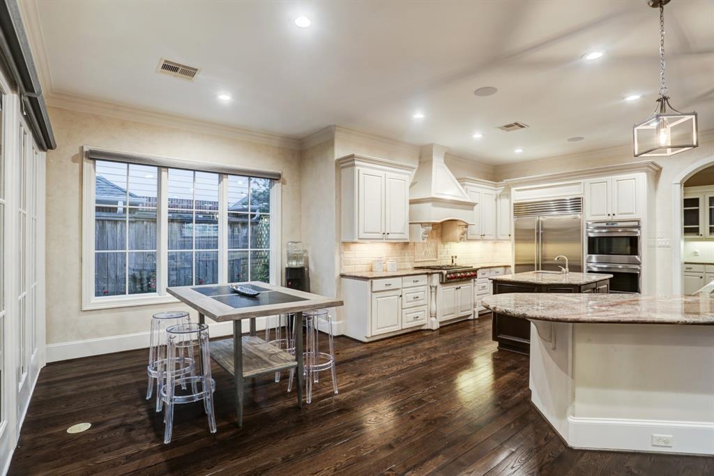 3919 3 Drake Street, Houston, Texas 77005, 4 Bedrooms Bedrooms, 10 Rooms Rooms,3 BathroomsBathrooms,Single-family,For Sale,Drake,71329356
