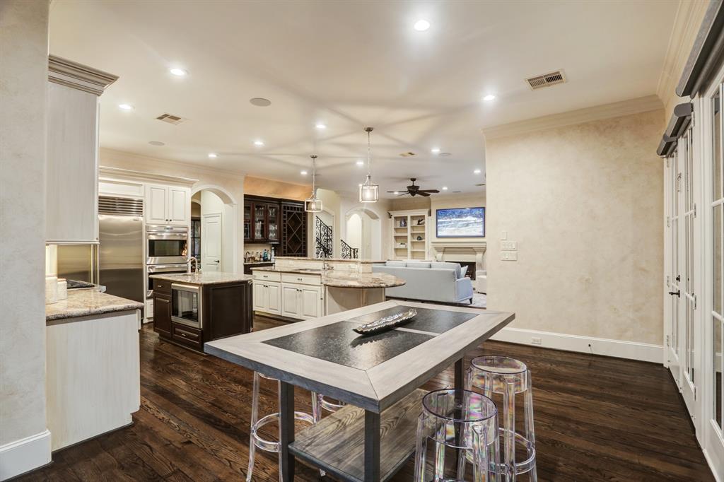 3919 3 Drake Street, Houston, Texas 77005, 4 Bedrooms Bedrooms, 10 Rooms Rooms,3 BathroomsBathrooms,Single-family,For Sale,Drake,71329356