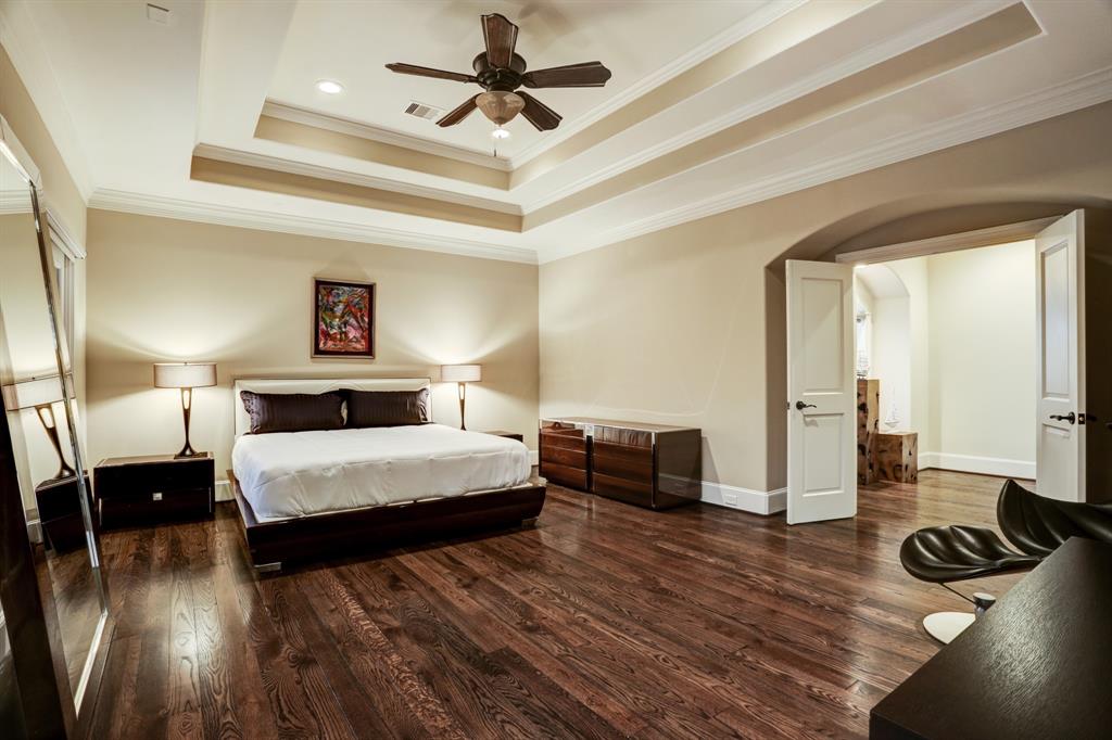 3919 3 Drake Street, Houston, Texas 77005, 4 Bedrooms Bedrooms, 10 Rooms Rooms,3 BathroomsBathrooms,Single-family,For Sale,Drake,71329356