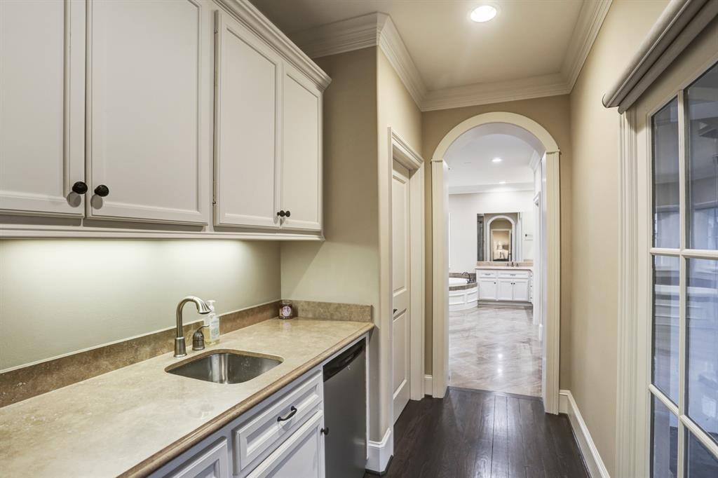 3919 3 Drake Street, Houston, Texas 77005, 4 Bedrooms Bedrooms, 10 Rooms Rooms,3 BathroomsBathrooms,Single-family,For Sale,Drake,71329356