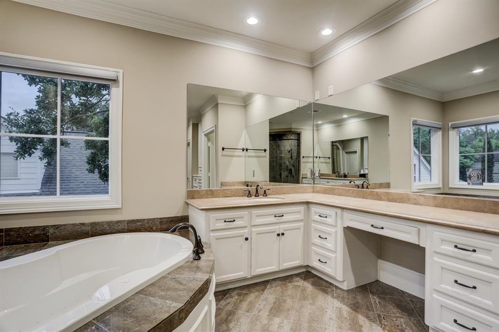 3919 3 Drake Street, Houston, Texas 77005, 4 Bedrooms Bedrooms, 10 Rooms Rooms,3 BathroomsBathrooms,Single-family,For Sale,Drake,71329356