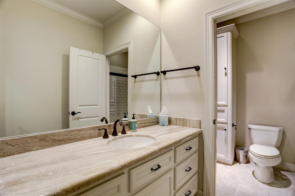 3919 3 Drake Street, Houston, Texas 77005, 4 Bedrooms Bedrooms, 10 Rooms Rooms,3 BathroomsBathrooms,Single-family,For Sale,Drake,71329356