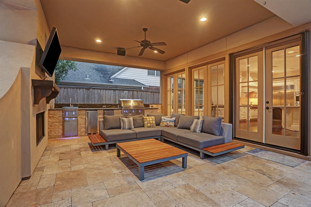 3919 3 Drake Street, Houston, Texas 77005, 4 Bedrooms Bedrooms, 10 Rooms Rooms,3 BathroomsBathrooms,Single-family,For Sale,Drake,71329356