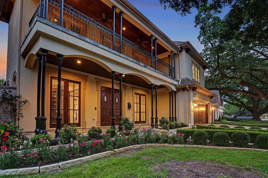 3919 3 Drake Street, Houston, Texas 77005, 4 Bedrooms Bedrooms, 10 Rooms Rooms,3 BathroomsBathrooms,Single-family,For Sale,Drake,71329356