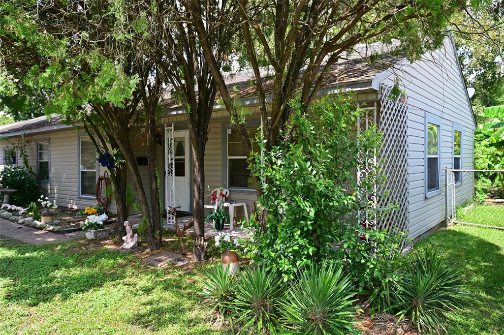 6522 1 Westview Drive, Houston, Texas 77055, 3 Bedrooms Bedrooms, 8 Rooms Rooms,1 BathroomBathrooms,Single-family,For Sale,Westview,62506926