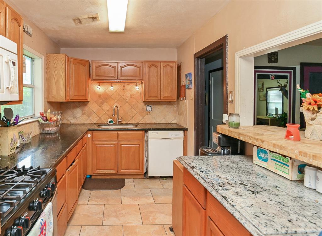6522 1 Westview Drive, Houston, Texas 77055, 3 Bedrooms Bedrooms, 8 Rooms Rooms,1 BathroomBathrooms,Single-family,For Sale,Westview,62506926