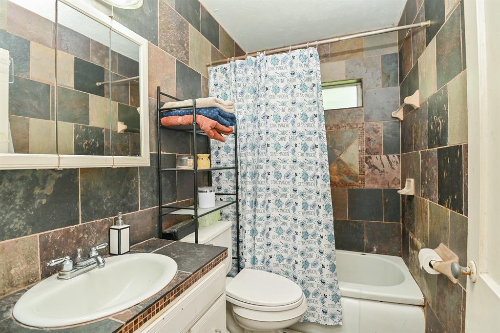 6522 1 Westview Drive, Houston, Texas 77055, 3 Bedrooms Bedrooms, 8 Rooms Rooms,1 BathroomBathrooms,Single-family,For Sale,Westview,62506926