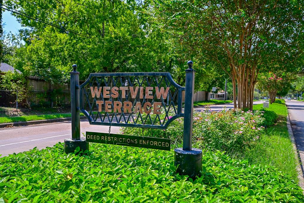 6522 1 Westview Drive, Houston, Texas 77055, 3 Bedrooms Bedrooms, 8 Rooms Rooms,1 BathroomBathrooms,Single-family,For Sale,Westview,62506926