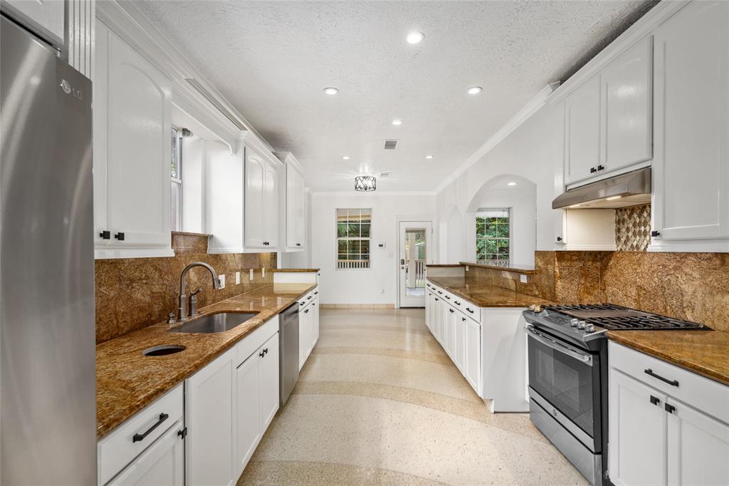 702 2 Cleo Street, Fresno, Texas 77545, 5 Bedrooms Bedrooms, 14 Rooms Rooms,3 BathroomsBathrooms,Single-family,For Sale,Cleo,63399646